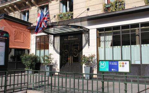 New facade to the Hotel Paix République