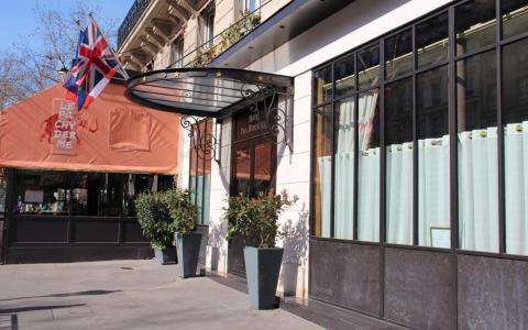 New facade to the Hotel Paix République