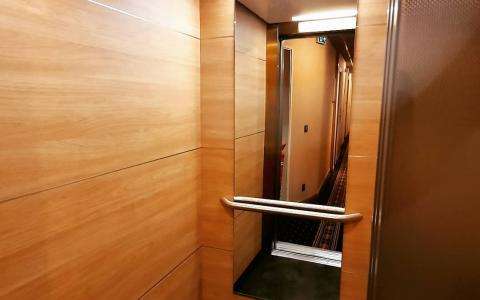 New elevator at the Hotel Paix République